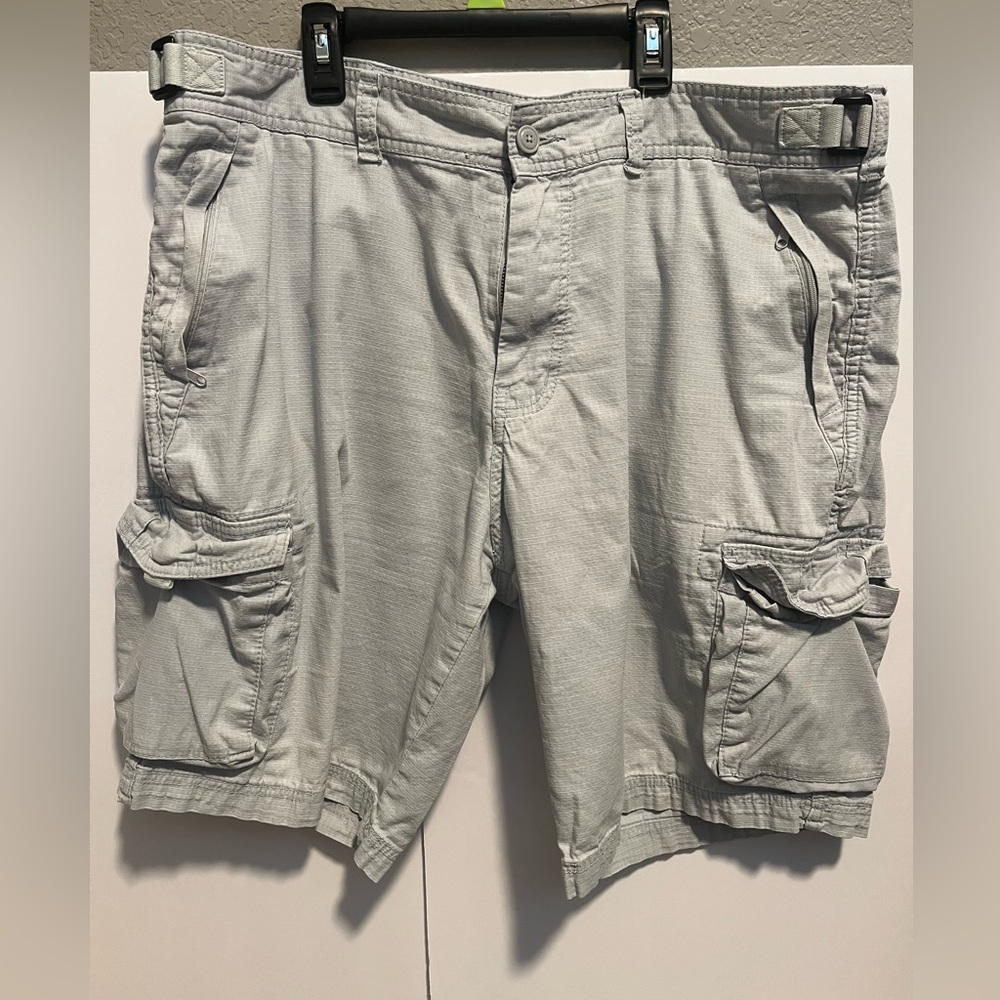 Goodielllowl & Co Men”s Light Gray Flat Front Golf Chino Cargo Shorts Size 40